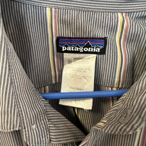 Patagonia lightweight button up - Picture 3 of 3